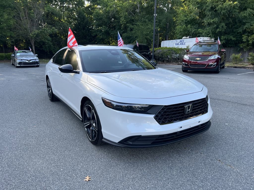 Used 2025 Honda Accord Sport image 3