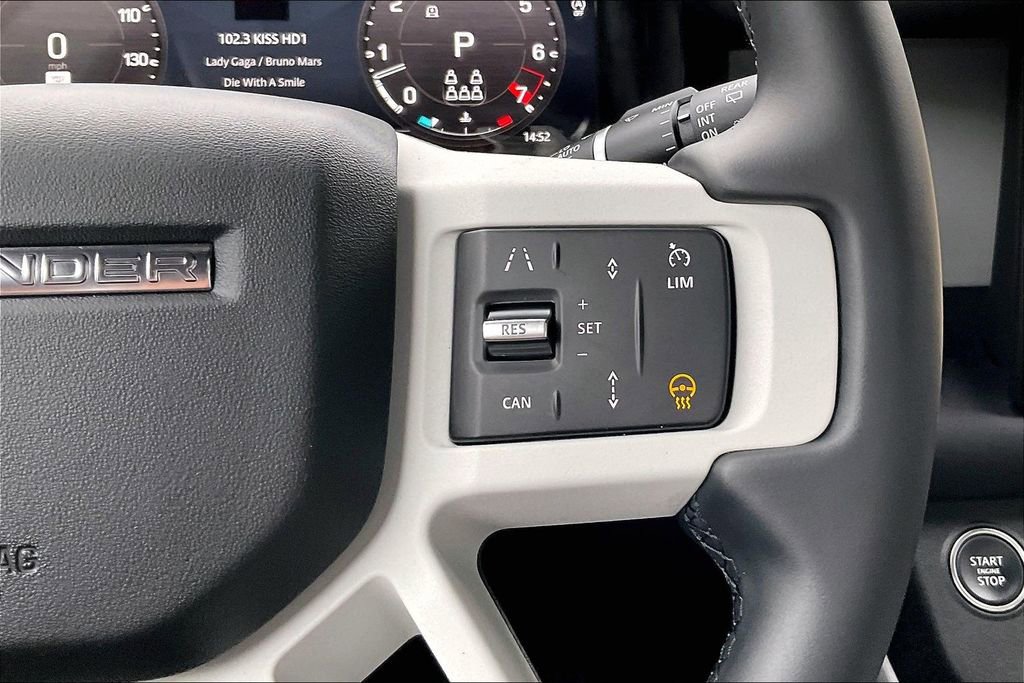 Used 2025 Land Rover Defender 130 X-Dynamic SE image 12