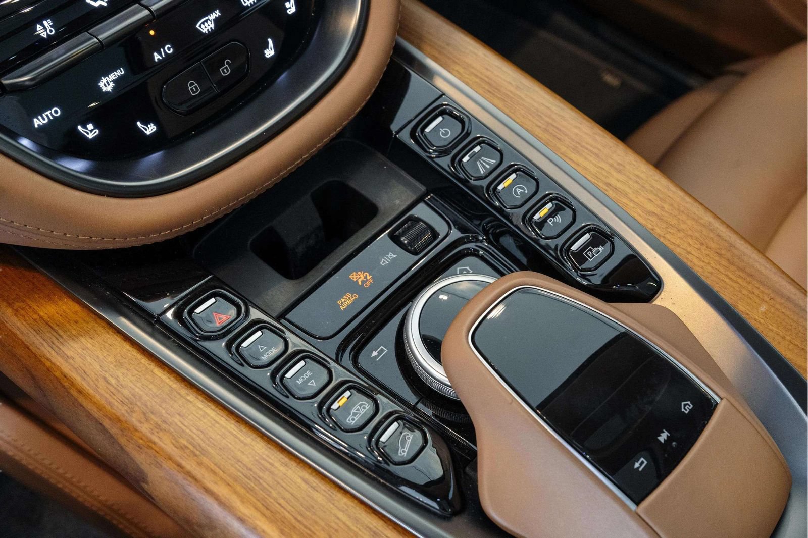 Used 2022 Aston Martin DBX AWD/4WD image 37