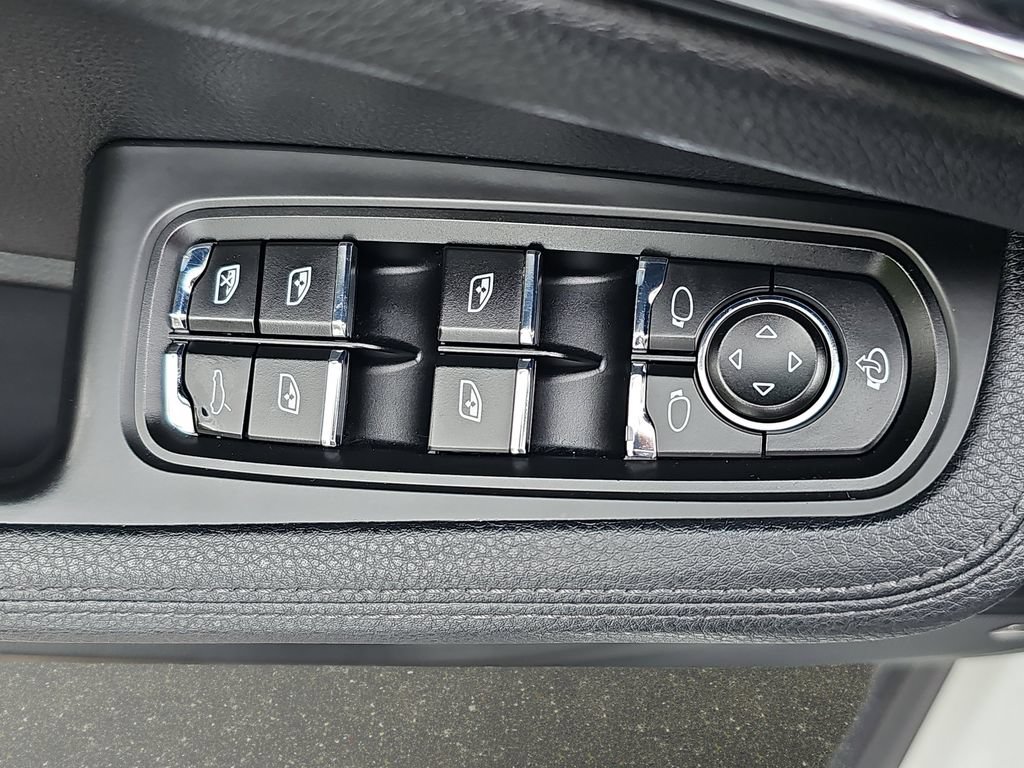 Used 2015 Porsche Macan S AWD/4WD image 28