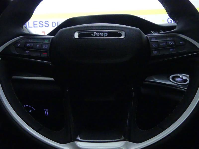 Used 2023 Jeep Grand Cherokee L Laredo image 17