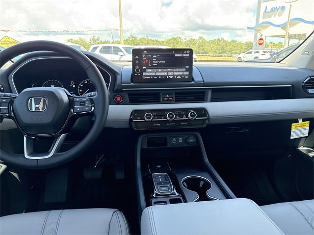 New 2025 Honda Pilot Touring image 18