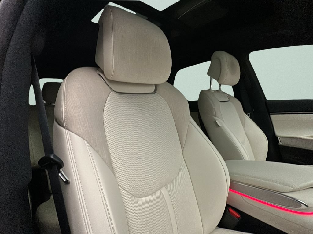 Certified 2025 Genesis Electrified GV70 AWD/4WD image 17