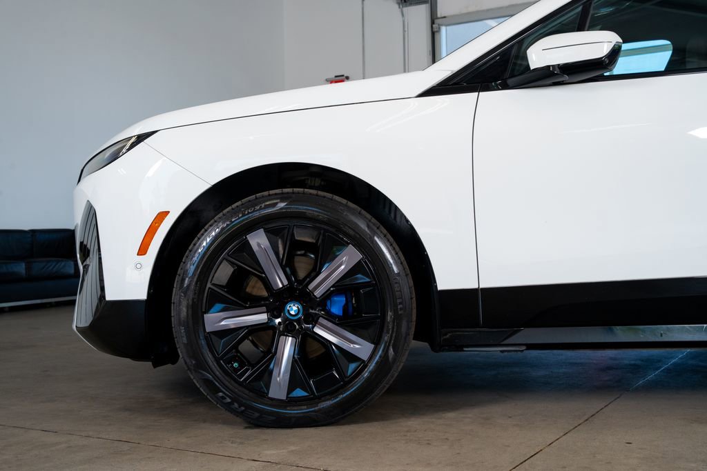 Used 2024 BMW iX xDrive50 w/ Sport Package AWD/4WD image 9