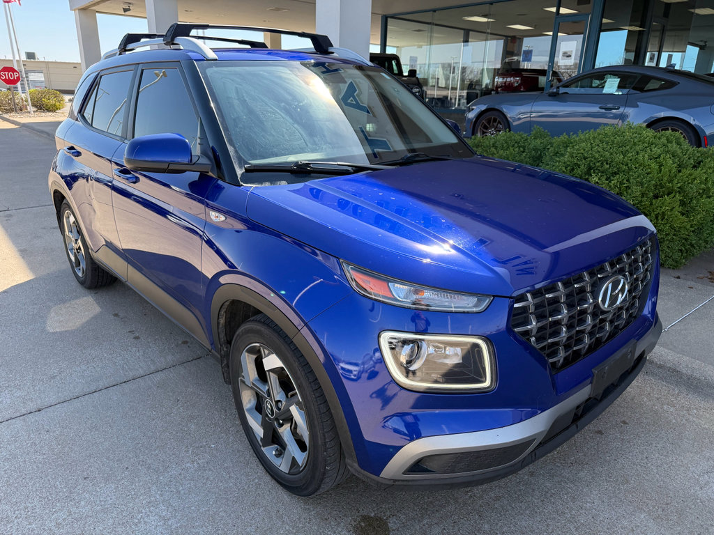 Used 2023 Hyundai Venue Limited image 3