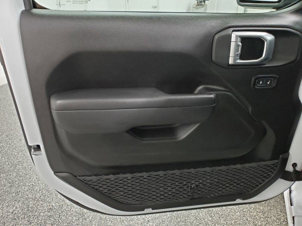 Used 2025 Jeep Wrangler Sport image 12