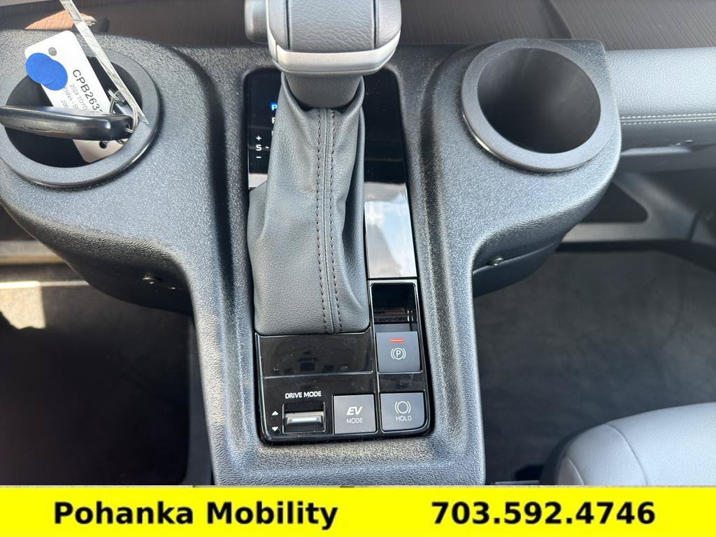 Used 2024 Toyota Sienna XLE FWD image 16