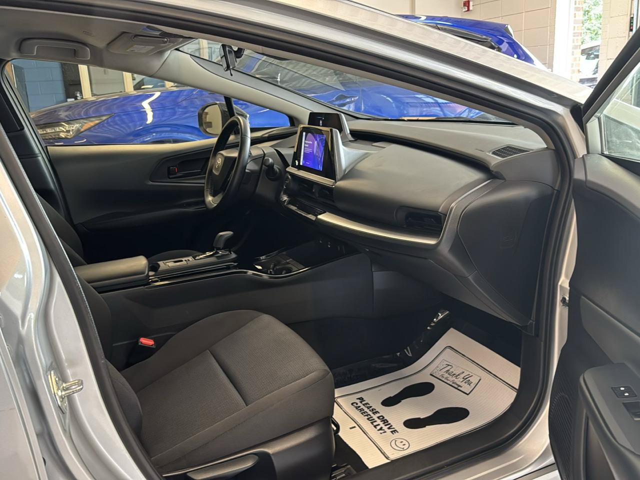 Used 2024 Toyota Prius LE FWD image 27