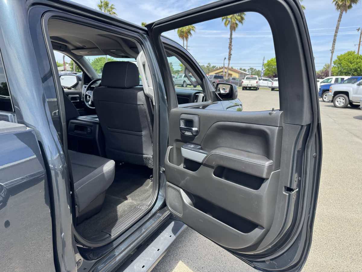 Used 2018 Chevrolet Silverado 1500 LT w/ All Star Edition AWD/4WD image 18