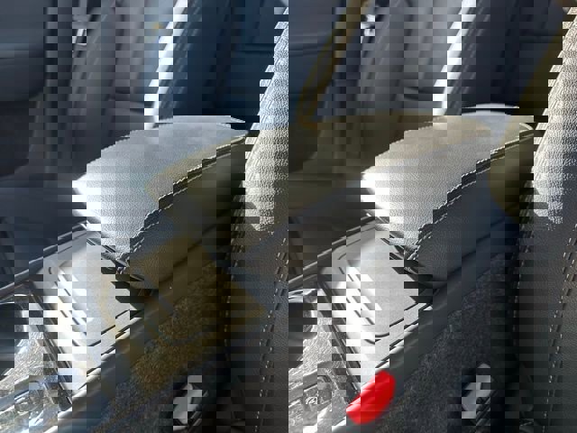 Used 2024 Volvo XC40 B5 Plus image 12