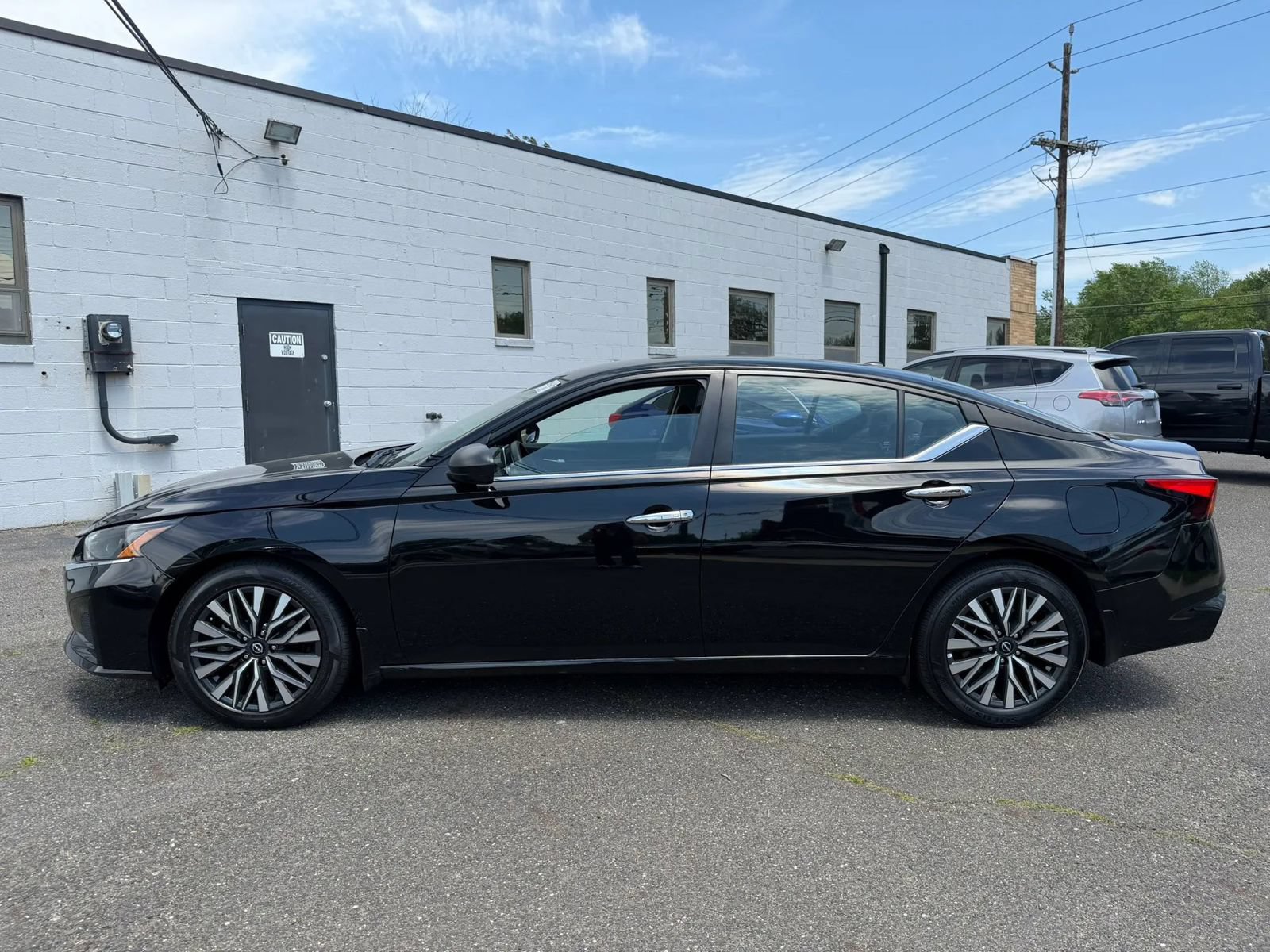Used 2024 Nissan Altima 2.5 SV FWD image 13