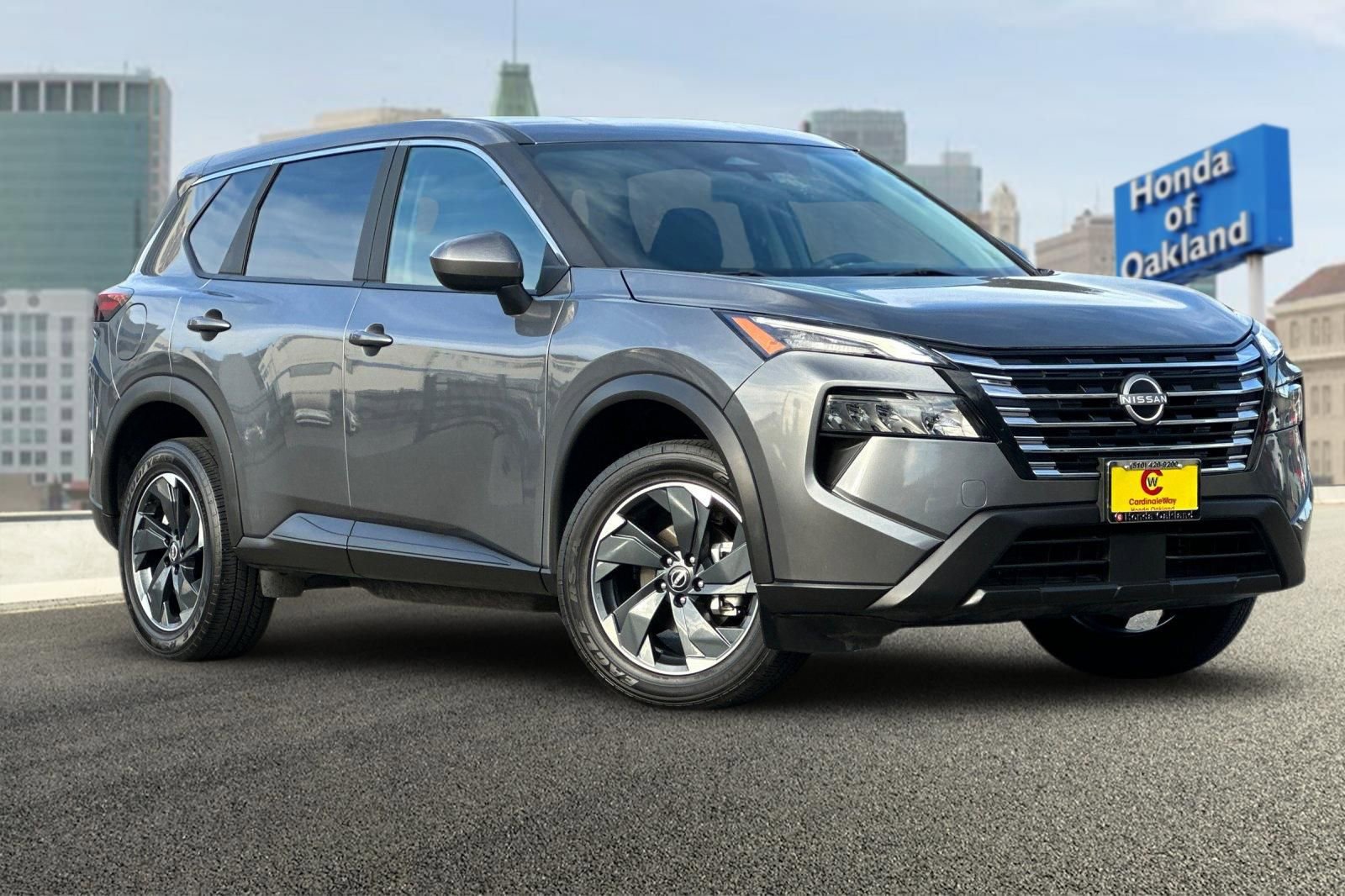 Used 2024 Nissan Rogue SV image 2