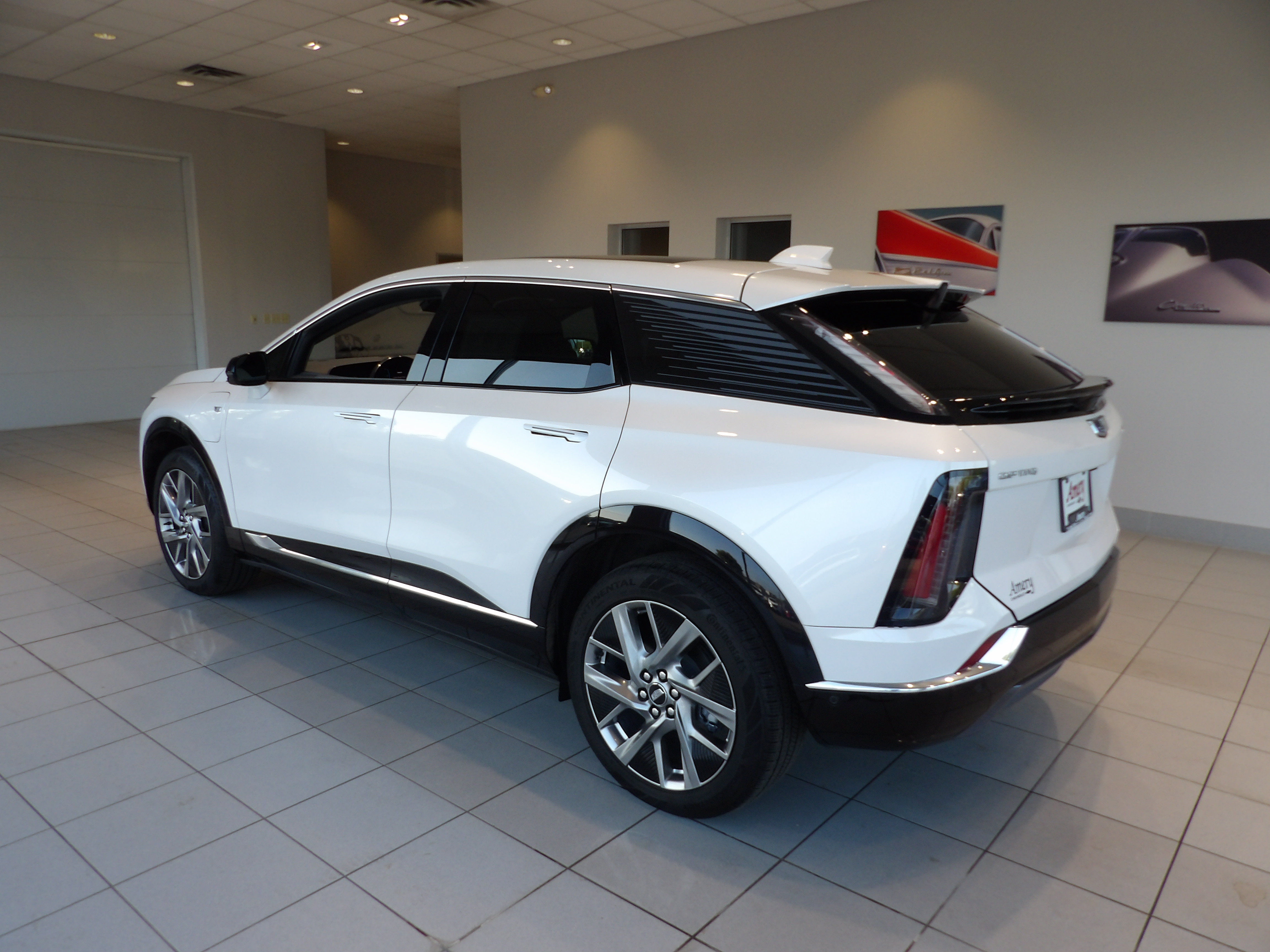 Used 2025 Cadillac Optiq Luxury 1 AWD/4WD image 6