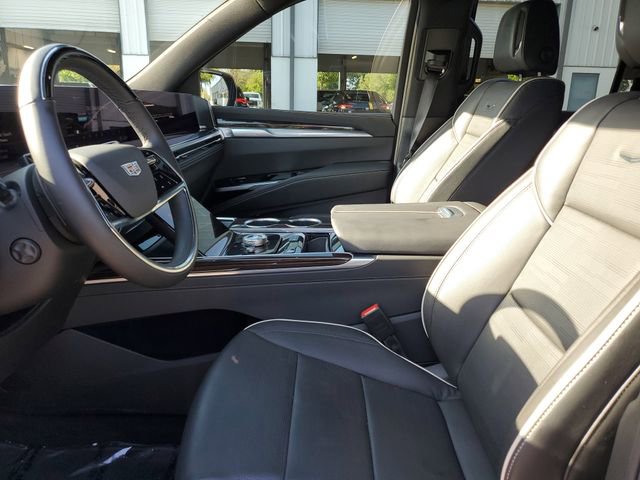 Used 2025 Cadillac Escalade Premium Luxury w/ LPO, Radiant Package image 18