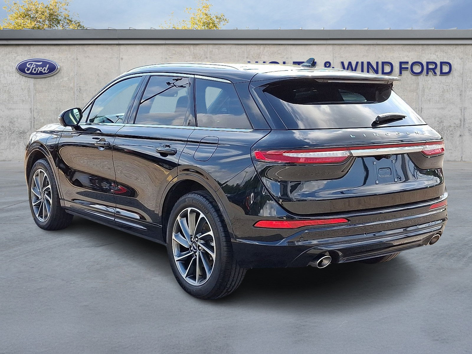 Used 2024 Lincoln Corsair Grand Touring w/ Equipment Group 301A AWD/4WD image 4