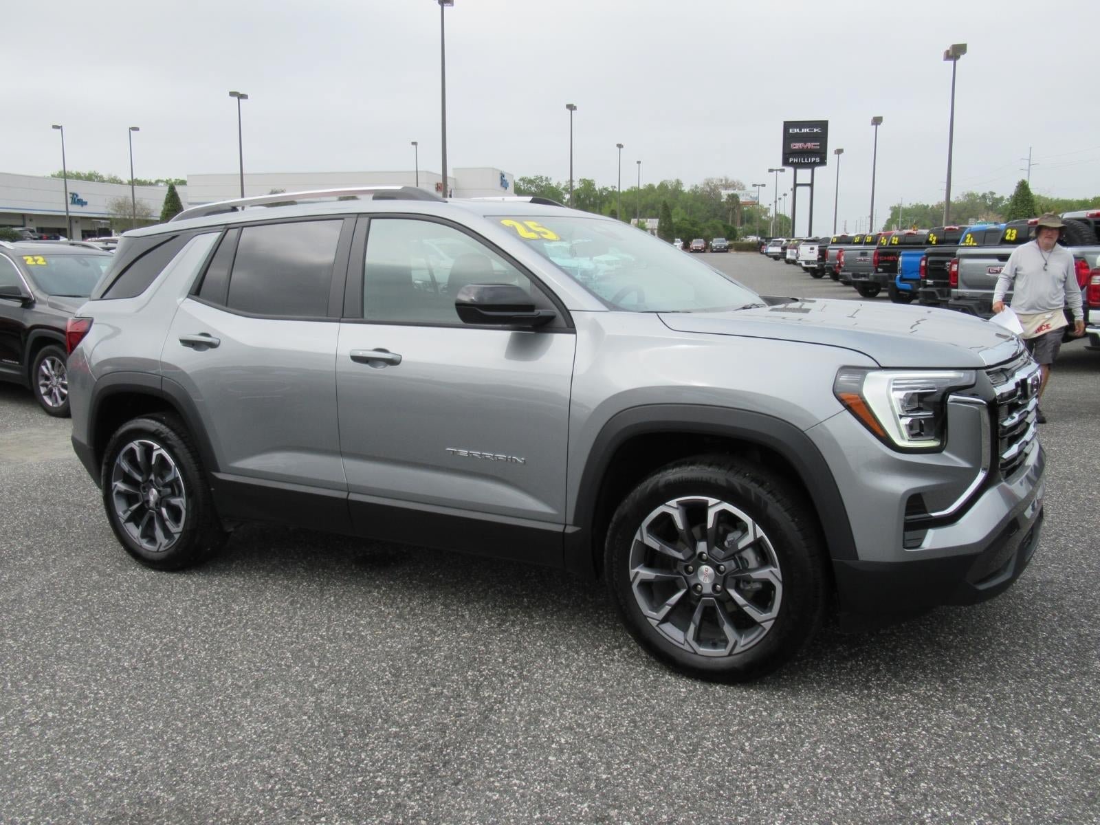 Used 2025 GMC Terrain Elevation w/ Elevation Premium Package AWD/4WD image 2