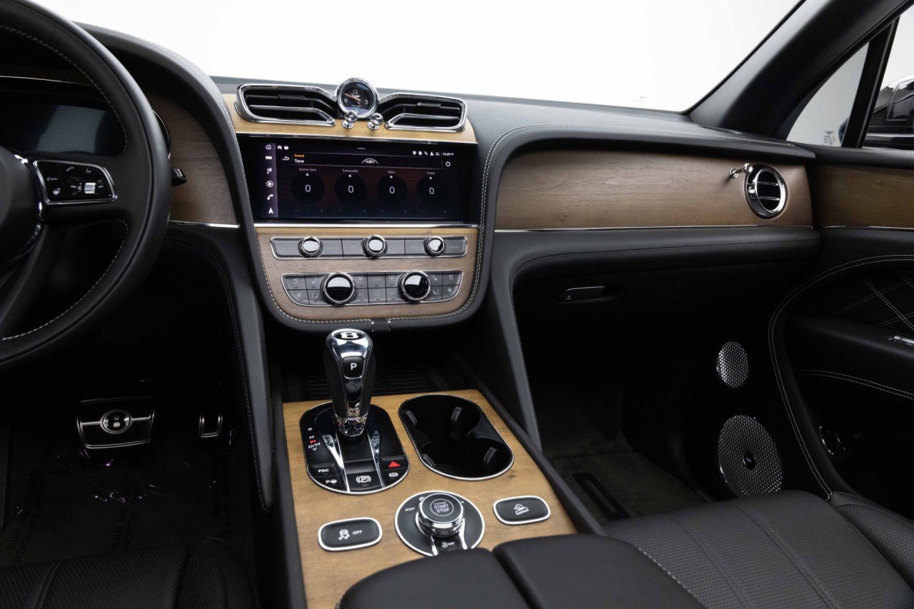 Used 2023 Bentley Bentayga Extended Wheelbase AWD/4WD image 12