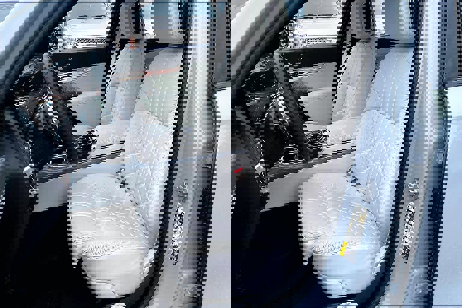 Used 2025 BMW i7 eDrive50 w/ M Sport Package image 7