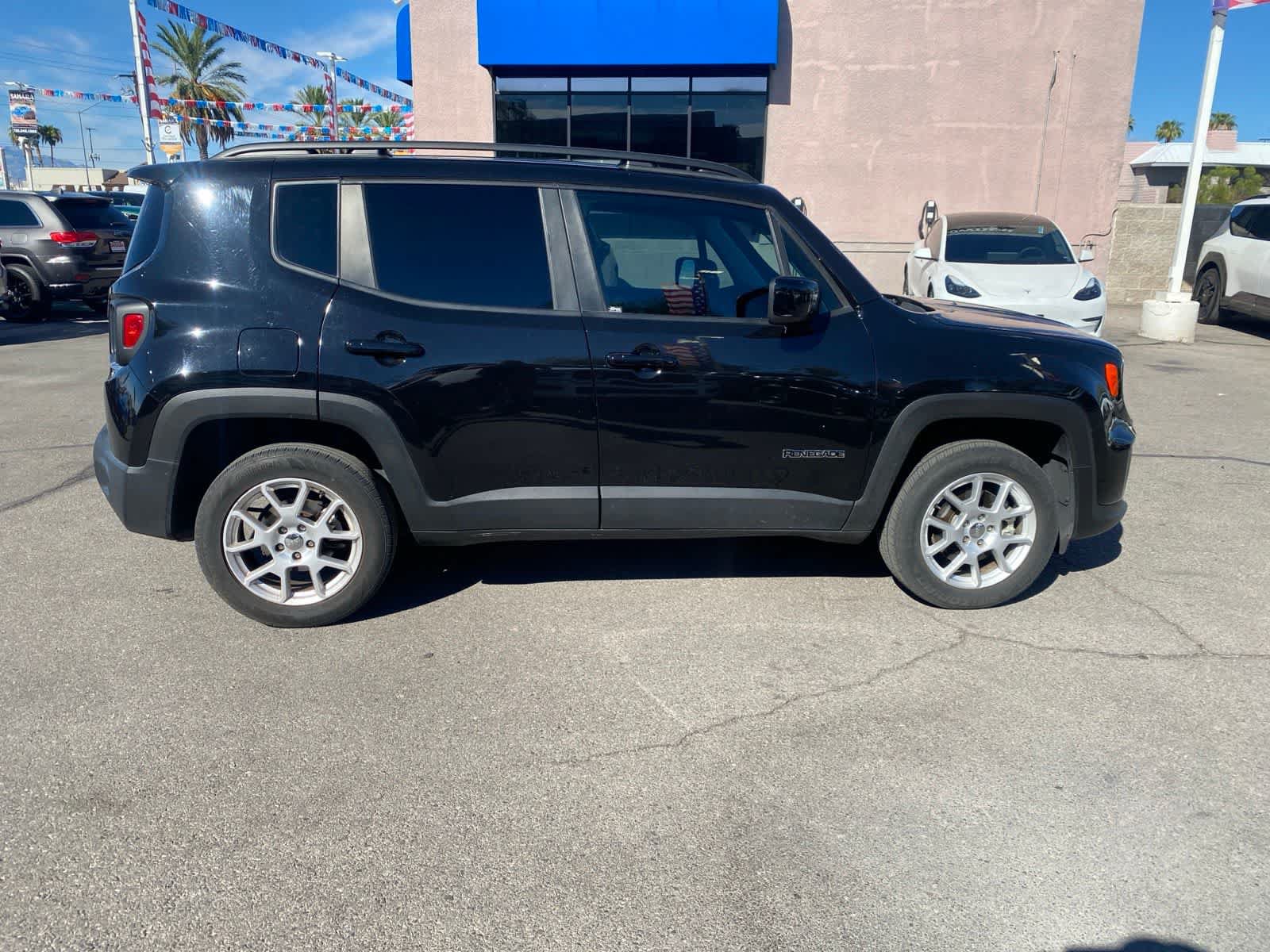 Used 2021 Jeep Renegade Latitude AWD/4WD image 4