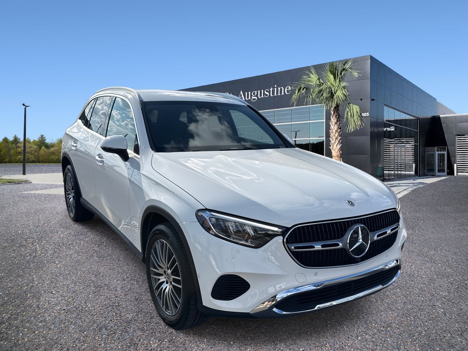 Used 2025 Mercedes-Benz GLC 300 image 1