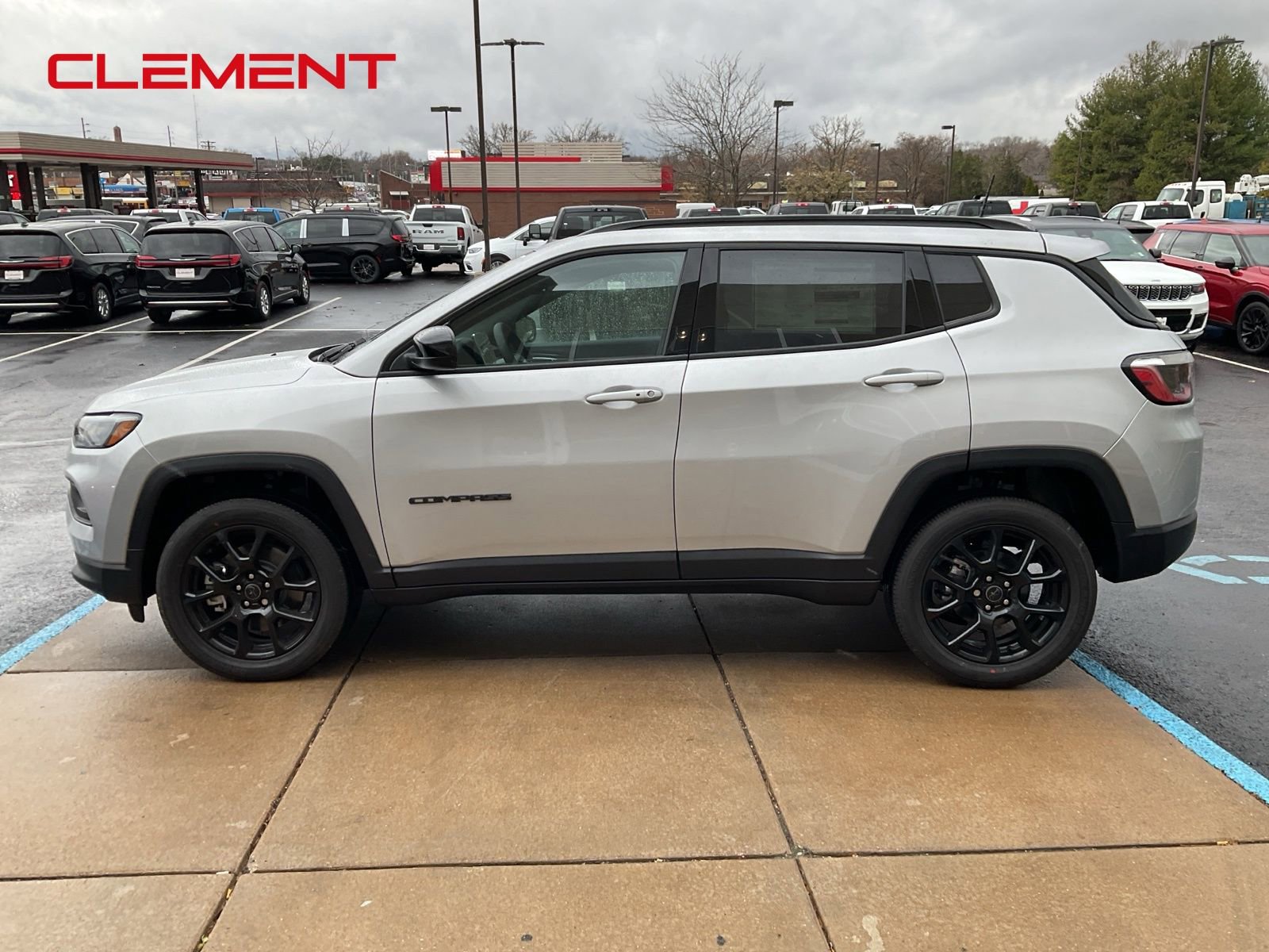 New 2026 Jeep Compass Latitude image 2
