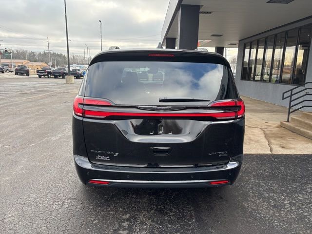 New 2026 Chrysler Pacifica Limited w/ S Appearance Package AWD/4WD image 8