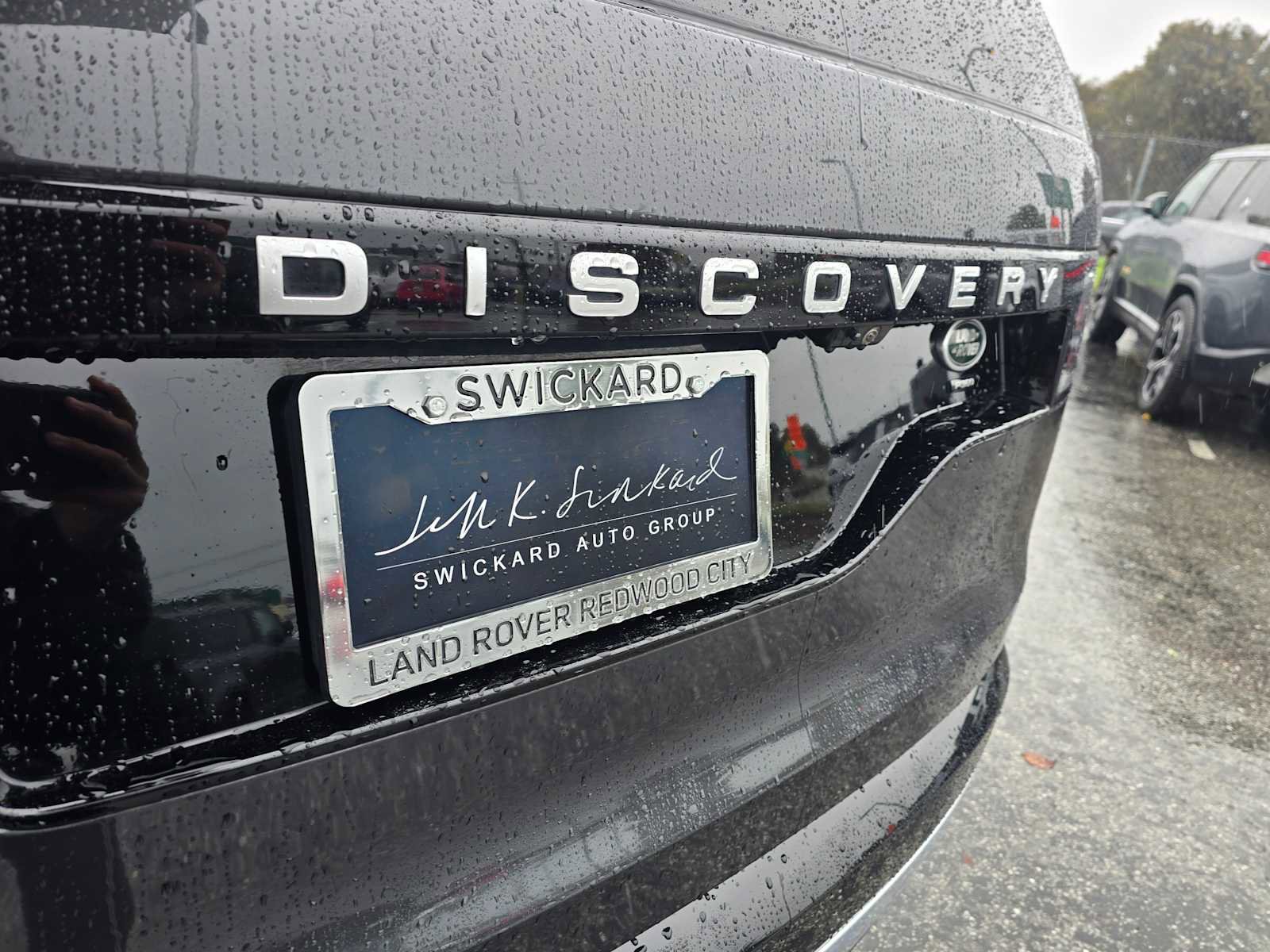 Used 2023 Land Rover Discovery Metropolitan Edition image 16