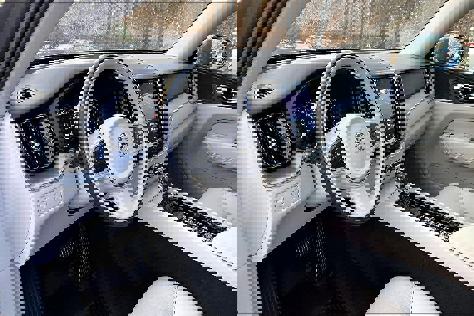 Used 2020 Volvo XC60 T6 Momentum image 16