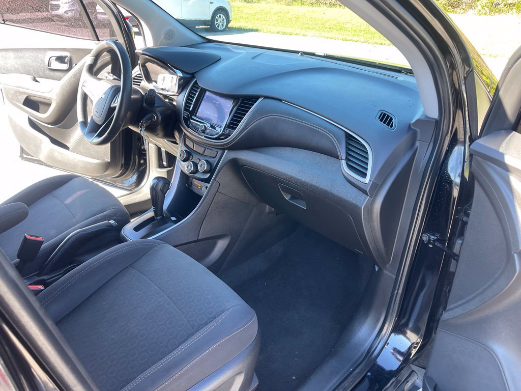 Used 2020 Chevrolet Trax LS FWD image 18