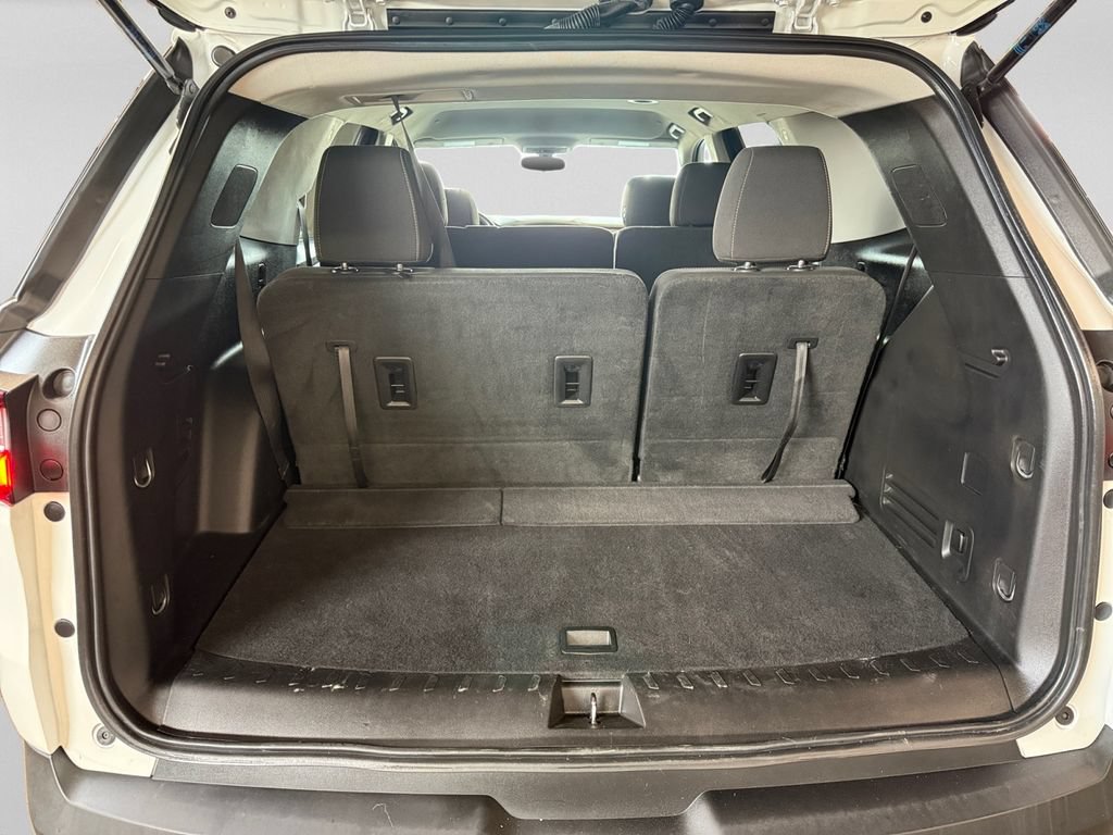 Used 2020 Chevrolet Traverse LS FWD image 12