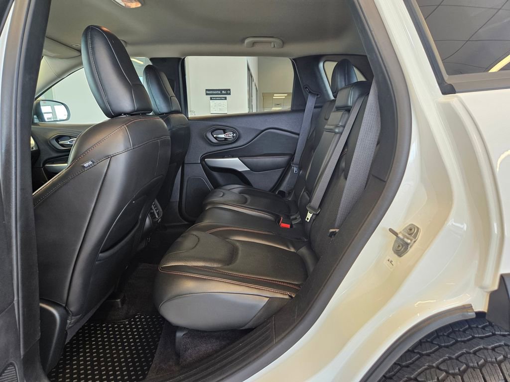 Used 2018 Jeep Cherokee Trailhawk w/ Quick Order Package 27L AWD/4WD image 27