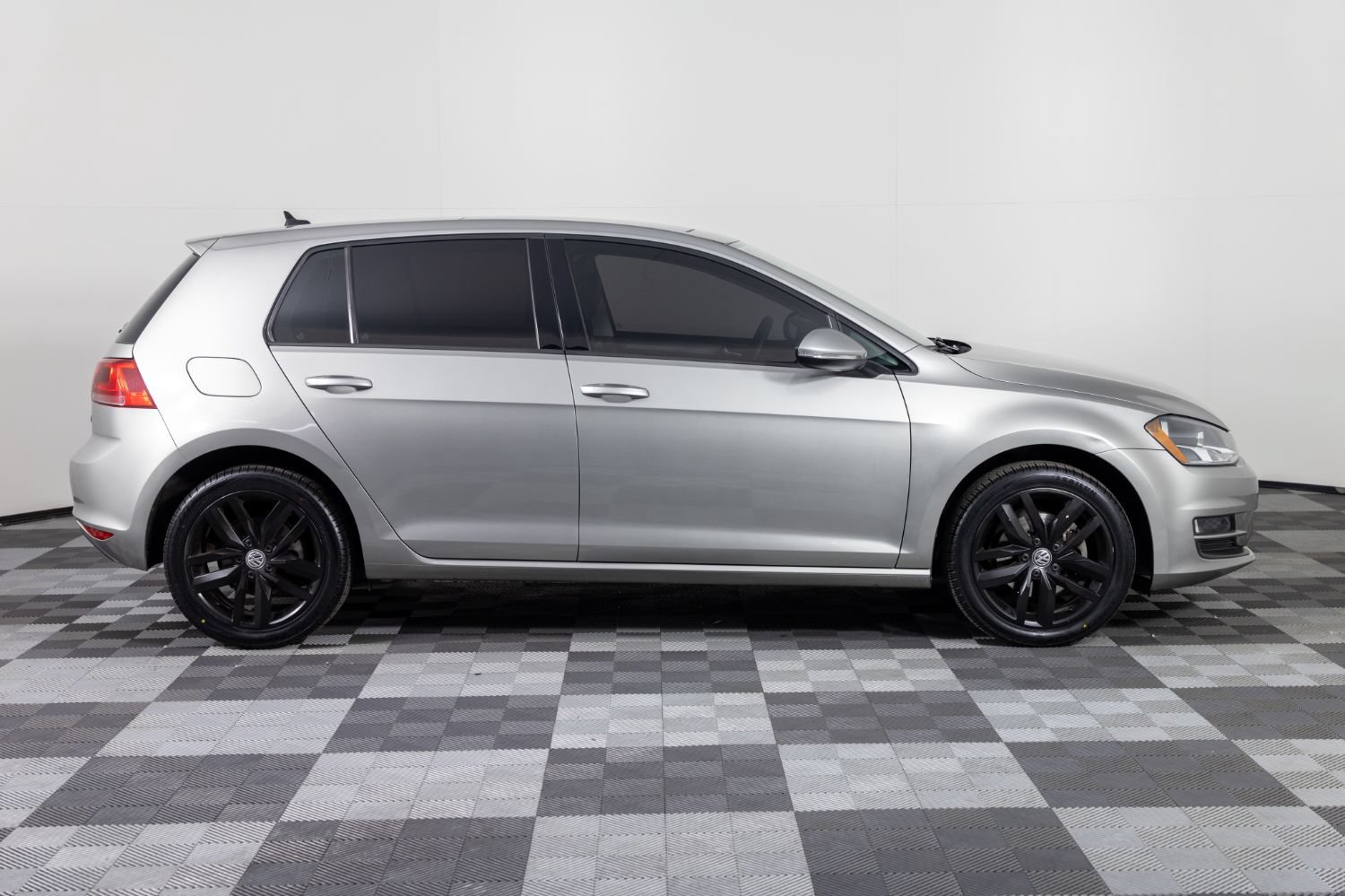 Used 2017 Volkswagen Golf SE FWD image 9