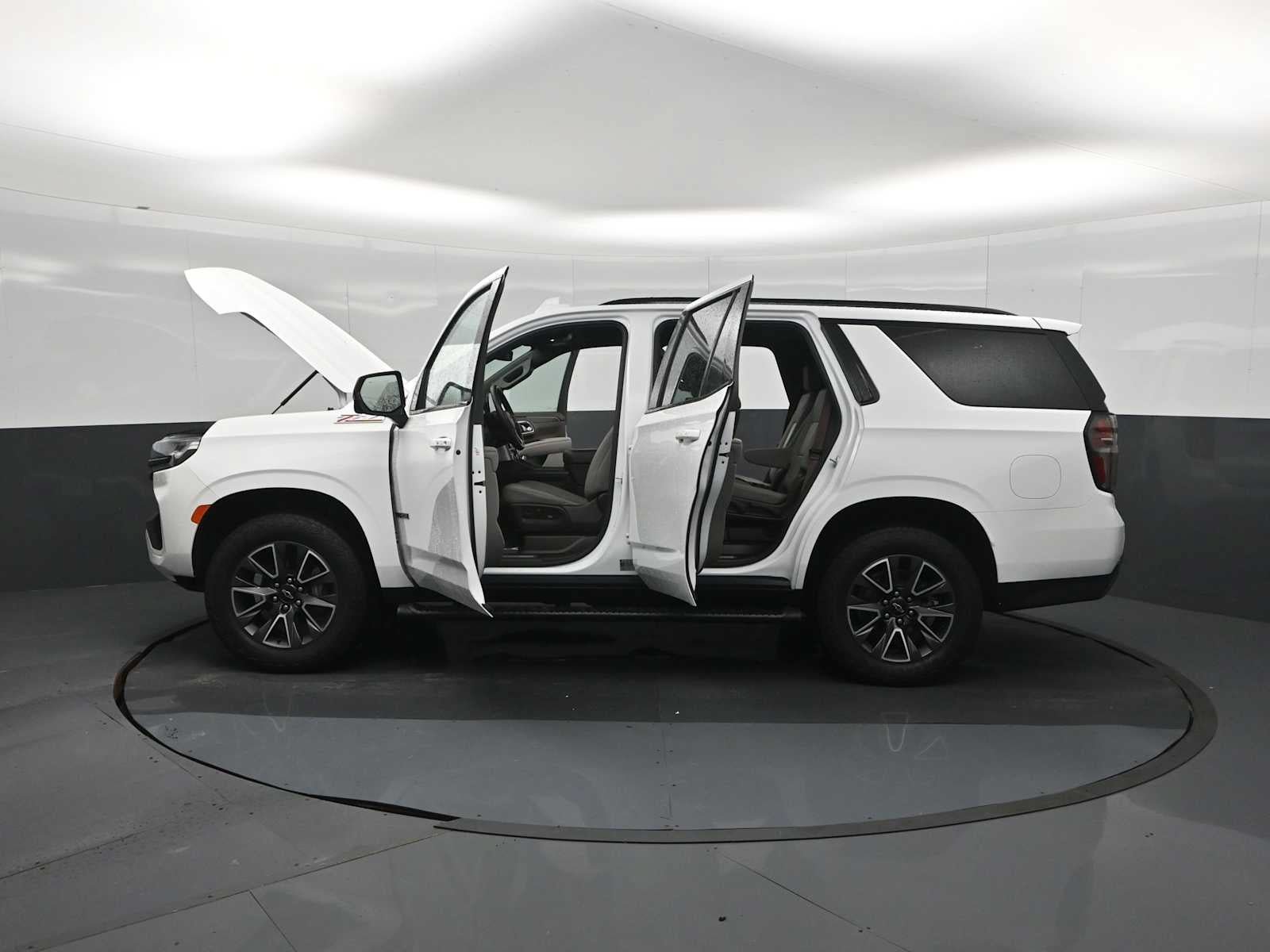 Used 2023 Chevrolet Tahoe Z71 w/ Luxury Package AWD/4WD image 29