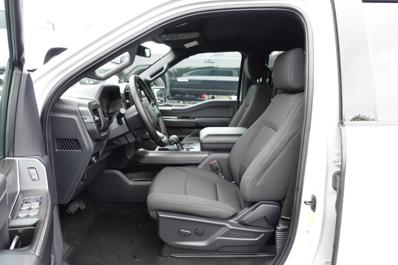 Used 2024 Ford F150 XLT w/ XLT Black Appearance Package AWD/4WD image 17