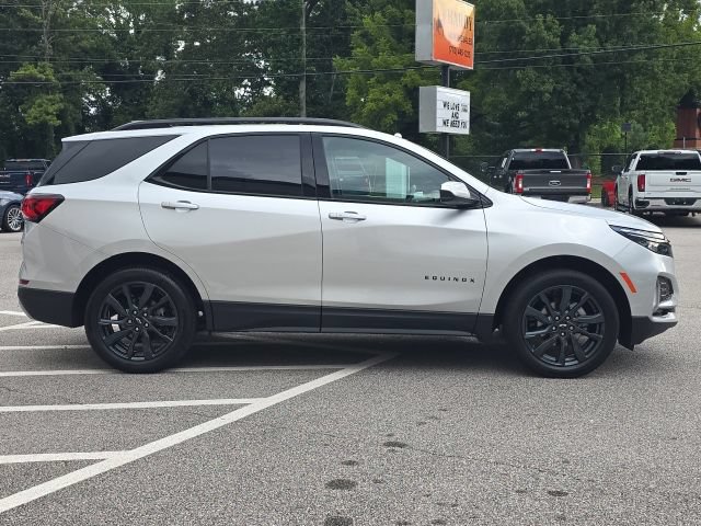 Used 2022 Chevrolet Equinox RS w/ LPO, Floor Liner Package FWD image 6