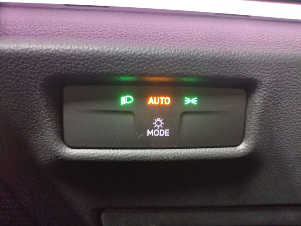 New 2025 Volkswagen Tiguan SE image 21