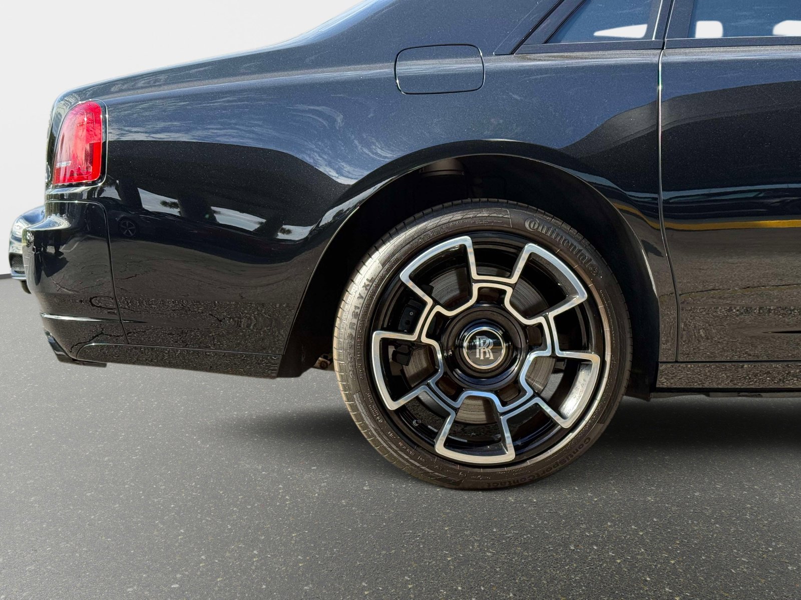 Used 2020 Rolls-Royce Ghost Black Badge image 18