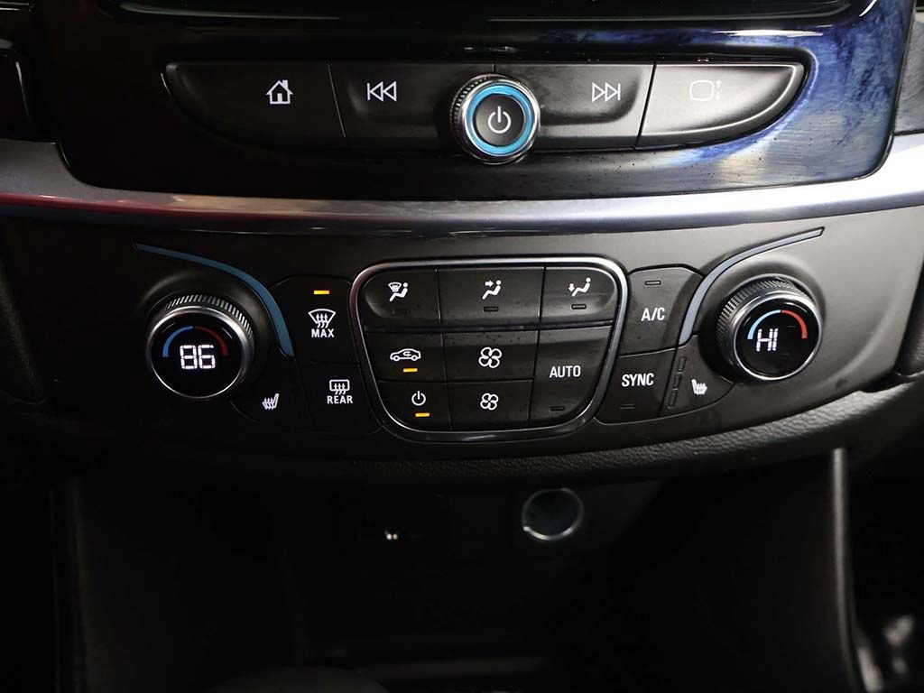 Used 2023 Chevrolet Traverse LT image 44