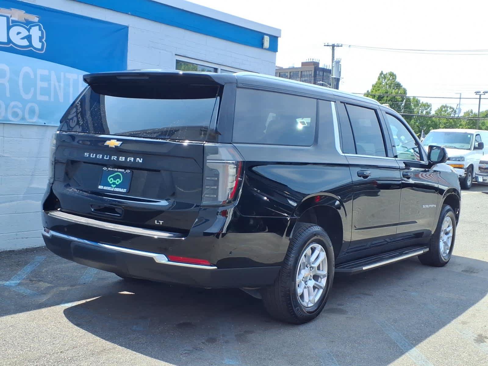 Used 2026 Chevrolet Suburban LT w/ Comfort Package AWD/4WD image 6