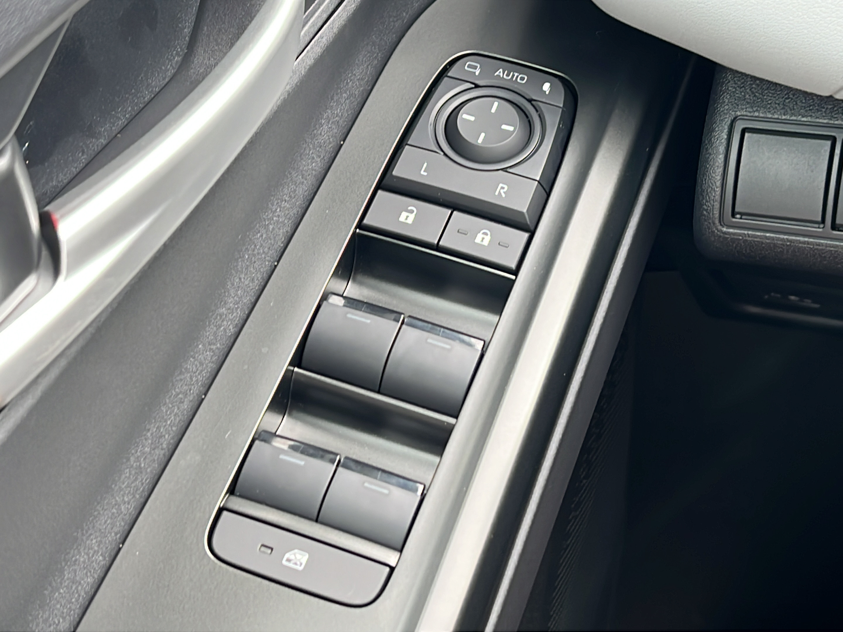 New 2026 Subaru Solterra AWD/4WD image 19