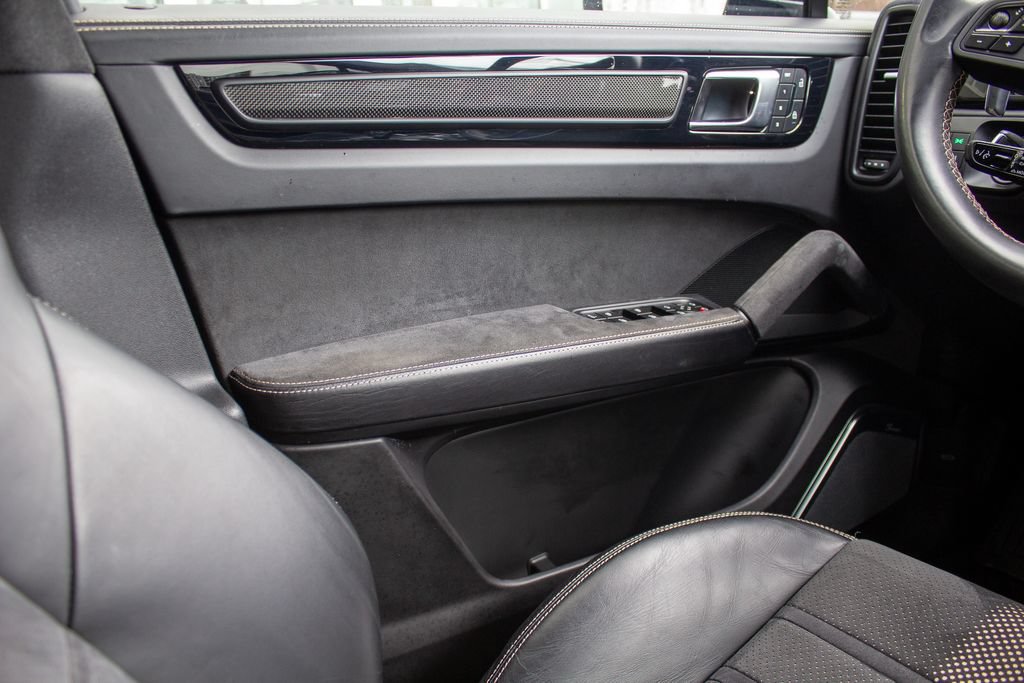 Used 2023 Porsche Cayenne Turbo GT AWD/4WD image 19