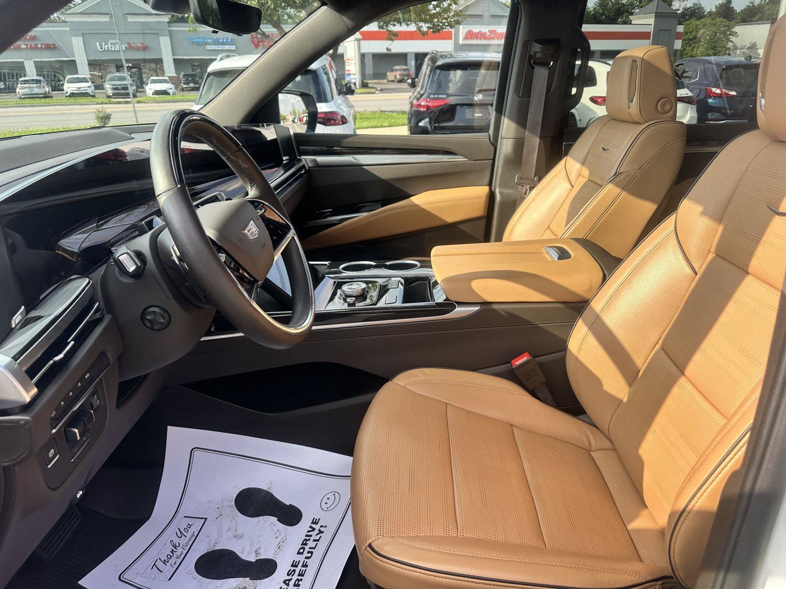 Used 2025 Cadillac Escalade ESV Premium Luxury w/ LPO, Radiant Package AWD/4WD image 24