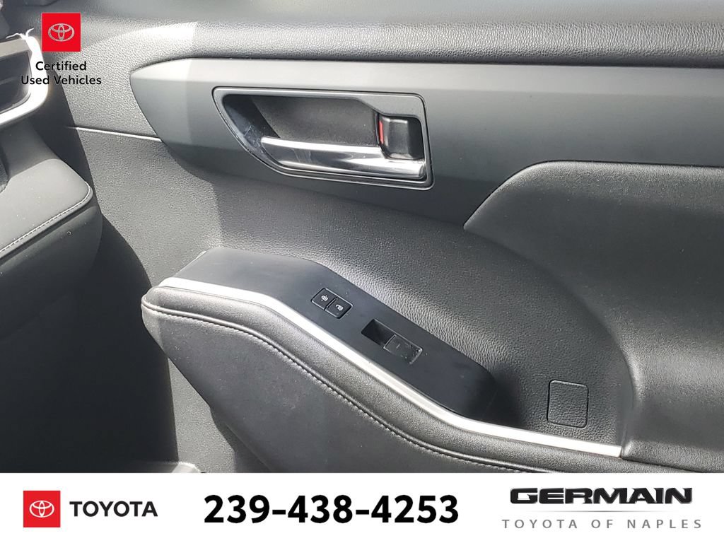 Certified 2020 Toyota Highlander XLE FWD image 28
