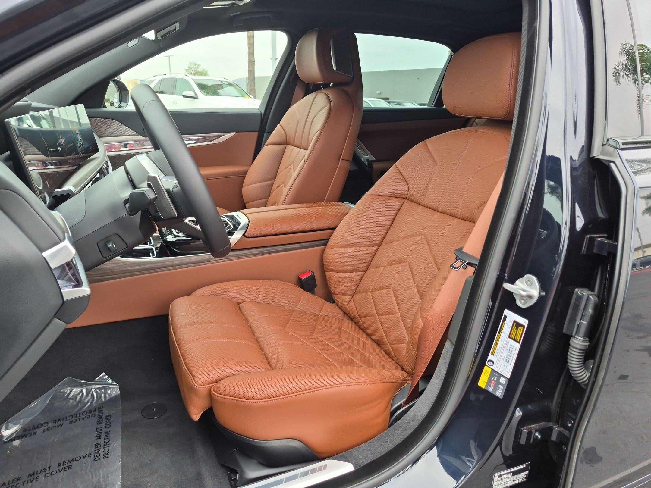 Used 2026 BMW 750e xDrive AWD/4WD image 16