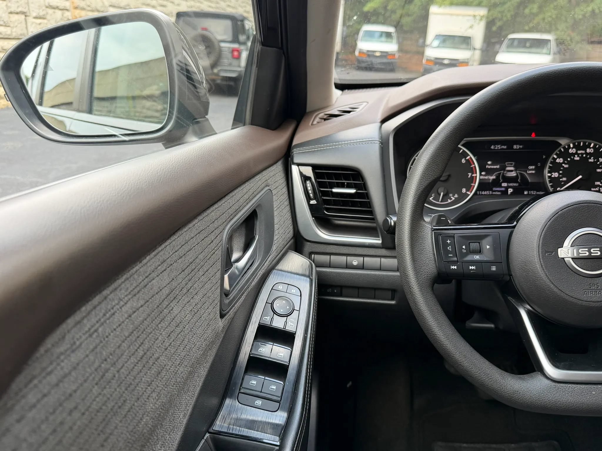 Used 2022 Nissan Rogue SV FWD image 18