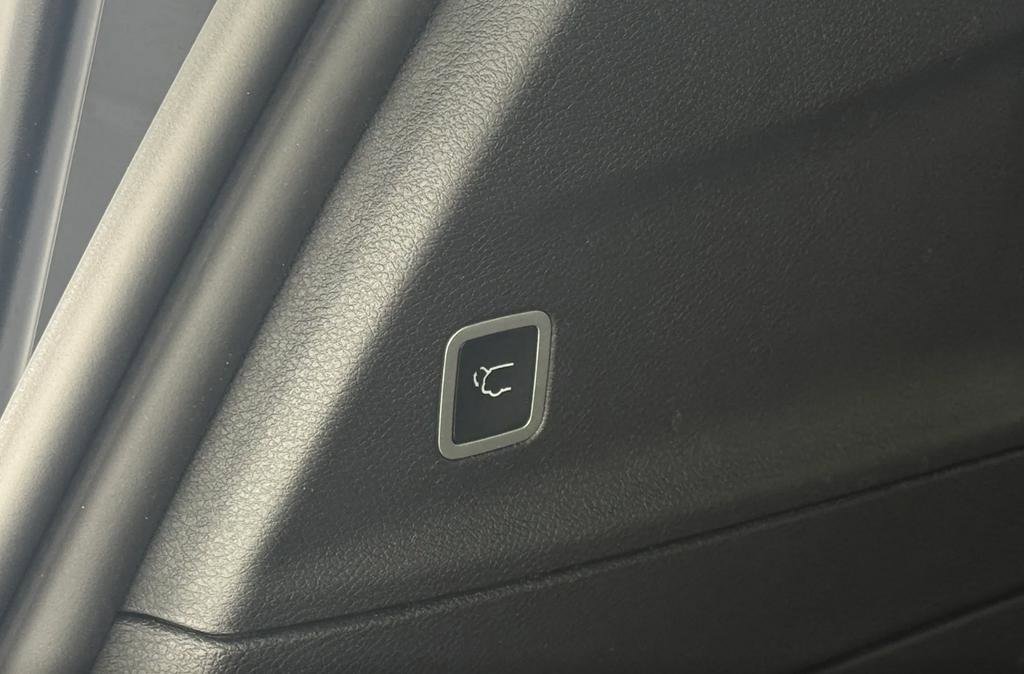 Certified 2024 Chrysler Pacifica Touring-L image 4