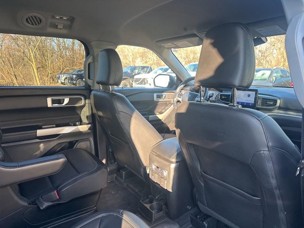Used 2022 Ford Explorer XLT w/ Equipment Group 202A image 13