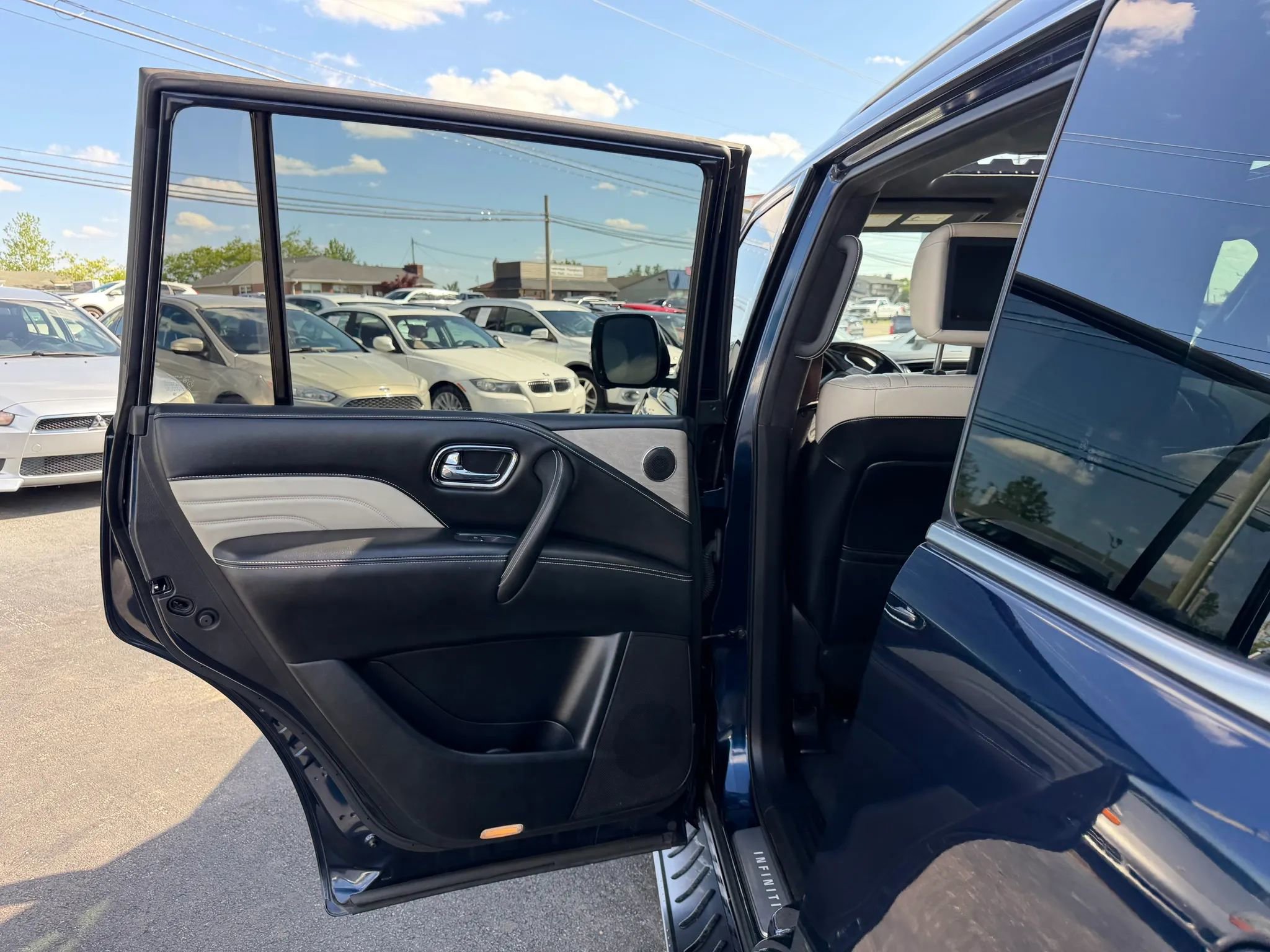Used 2019 INFINITI QX80 Limited w/ All-Season Package AWD/4WD image 39