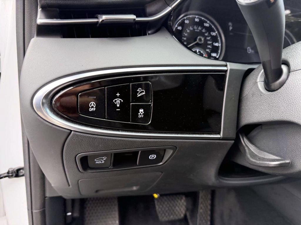 Certified 2025 Genesis GV70 2.5T AWD/4WD image 20