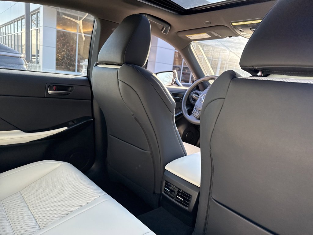 Certified 2025 Lexus IS 350 F Sport image 9